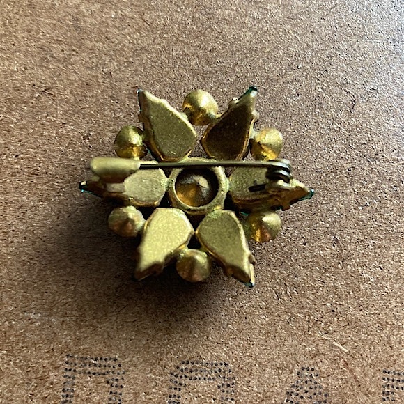 VINTAGE Crystal Flower Brooch - Picture 7 of 7